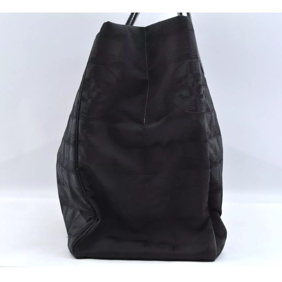 CHANEL Black Quilted Tote Bag - Picture 6 of 16